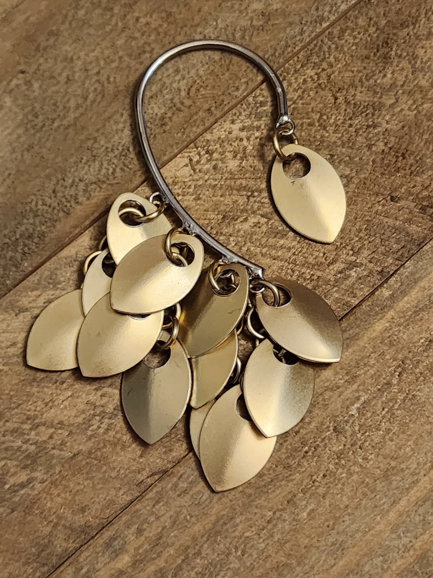 Right Multi-Scale Ear Cuff in Gold