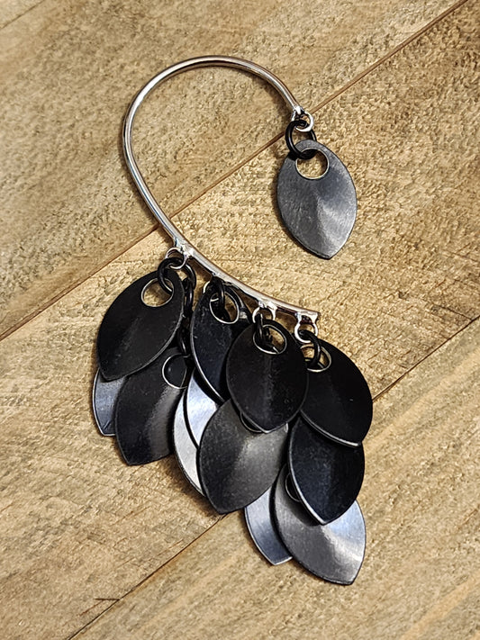 Right Multi-Scale Ear Cuff in Black