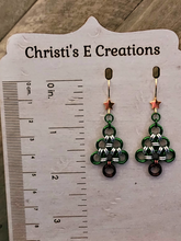 Load image into Gallery viewer, Chainmaille Christmas Tree Earrings Kit
