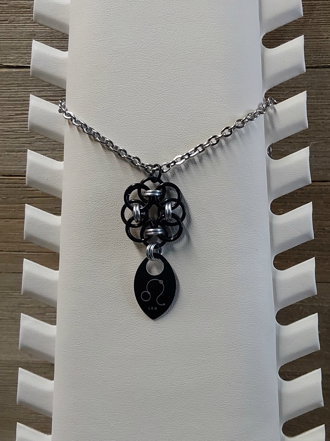 Helm Flower Onyx (Black) and Platinum (Silver) Zodiac Scale Pendant - Leo